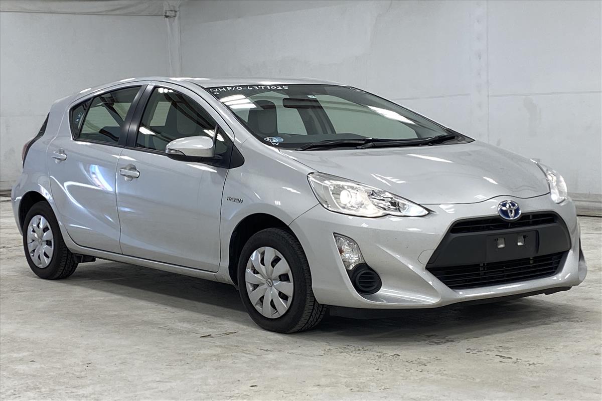 Toyota aqua l